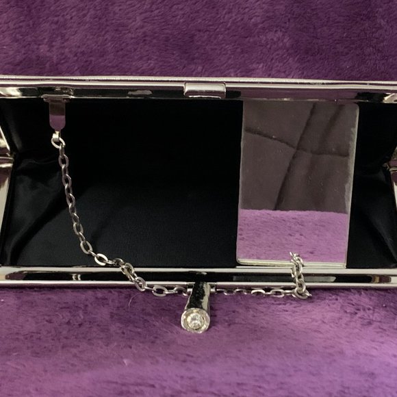 1960’s Silver Micro Shimmer Clutch - with Mirror - Flap Closure - Picture 4 of 7